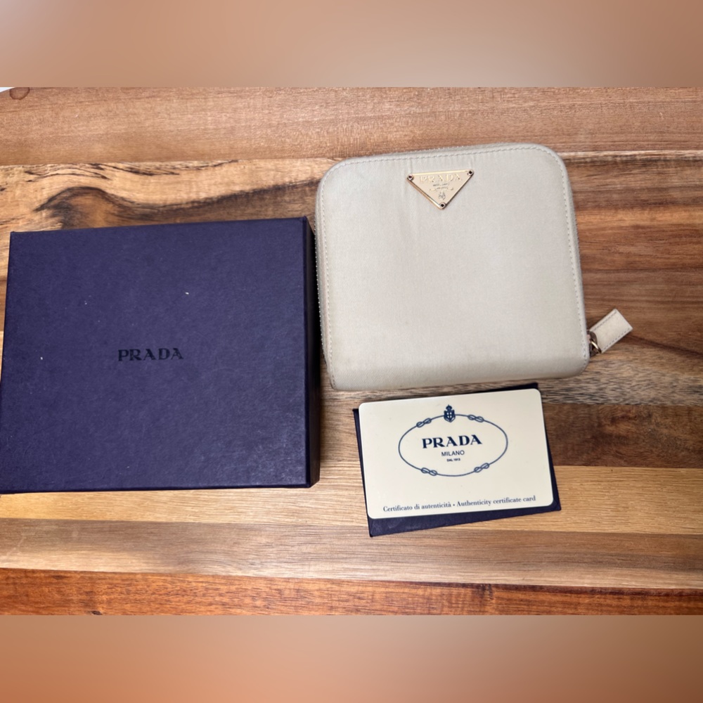 Vintage Authentic Prada Bi-fold Tessuto Gold Zip Wallet Made In Italy